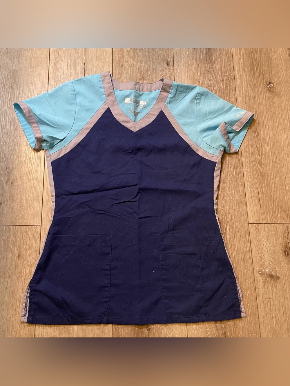 Grey’s‎ Anatomy Active Color Block Scrub Top - Blue/Navy/Gray - Small